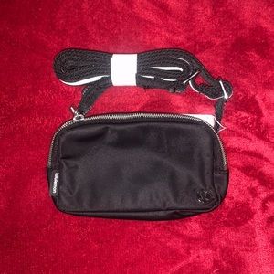 Everywhere crossbody one size color black